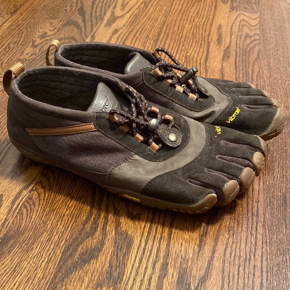 VIBRAM FIVE 5 FINGER SHOE GRAY BROWN Leather Seude Mega Grip Soles Men's 9.5-10